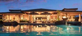 Enjoy Pauoa Beach Club’s spa, gym, pool, and oceanfront privacy.