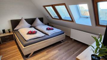 9 bedrooms, WiFi, bed sheets