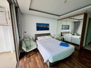 Studio, balcon, vue mer