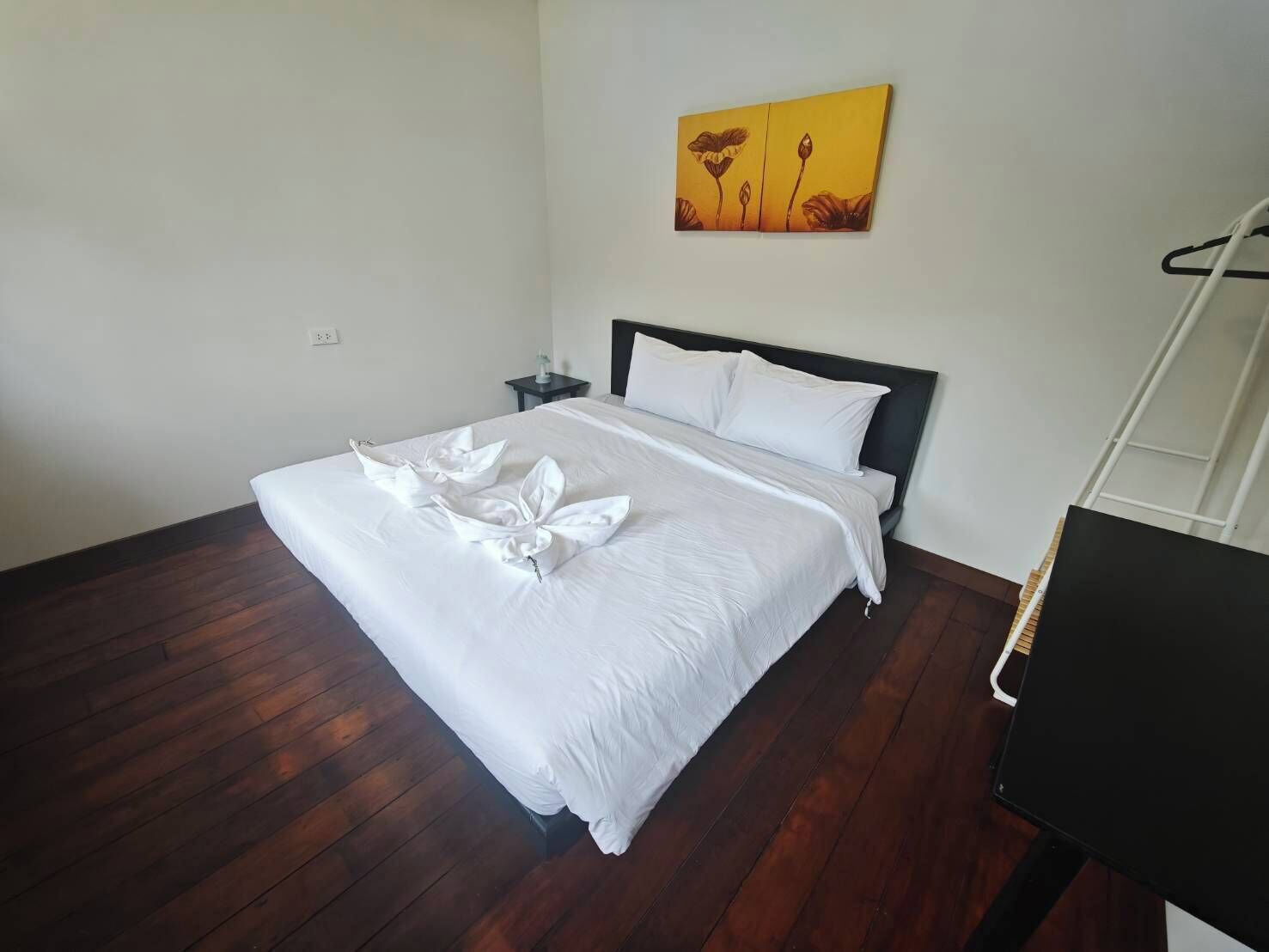 Desk, free WiFi, bed sheets