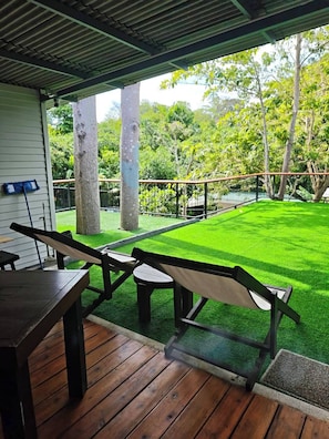 Living area - Monkey House Hostel Koh Samui (Koh Samui)