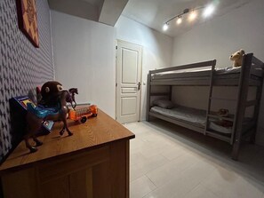 3 bedrooms, free WiFi, bed sheets