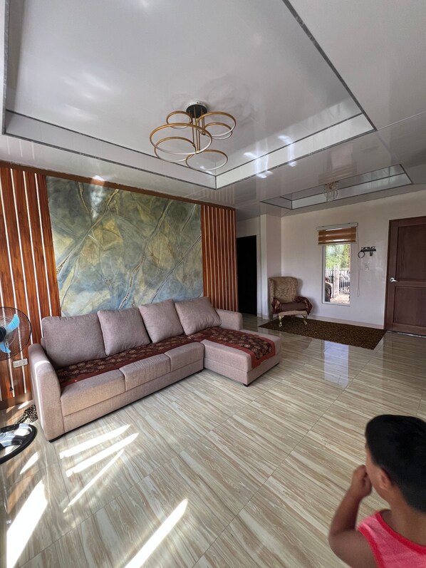 Bungalow, 3 Schlafzimmer | Wohnzimmer