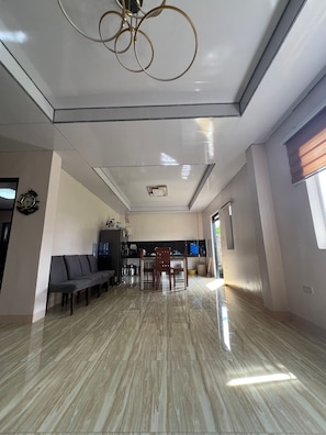 Bungalow, 3 Bedrooms | Dining room