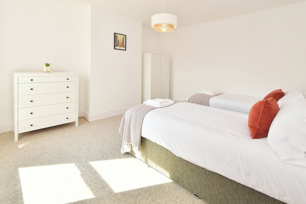 5 bedrooms, iron/ironing board, free WiFi