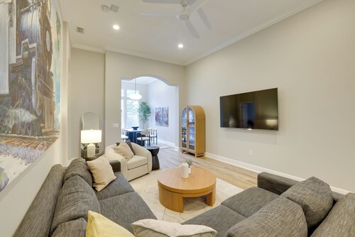 Townhome w/ Patio < 5 Mi to UF Campus!