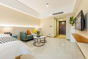 奢华双人房 | 办公桌、遮光窗帘、隔音、熨斗/熨衣板