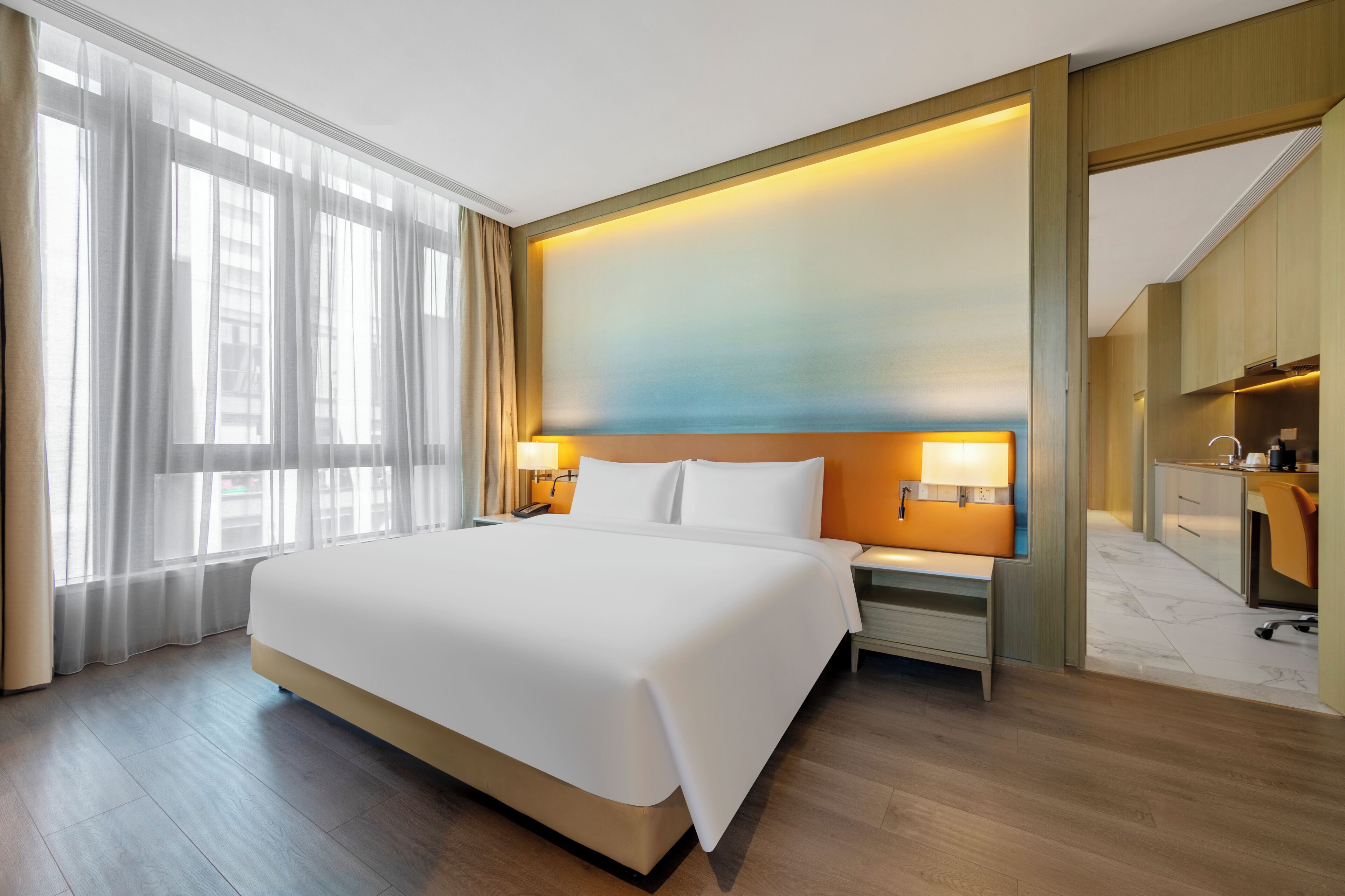 Premier Suite | Down comforters, free minibar, in-room safe, blackout drapes