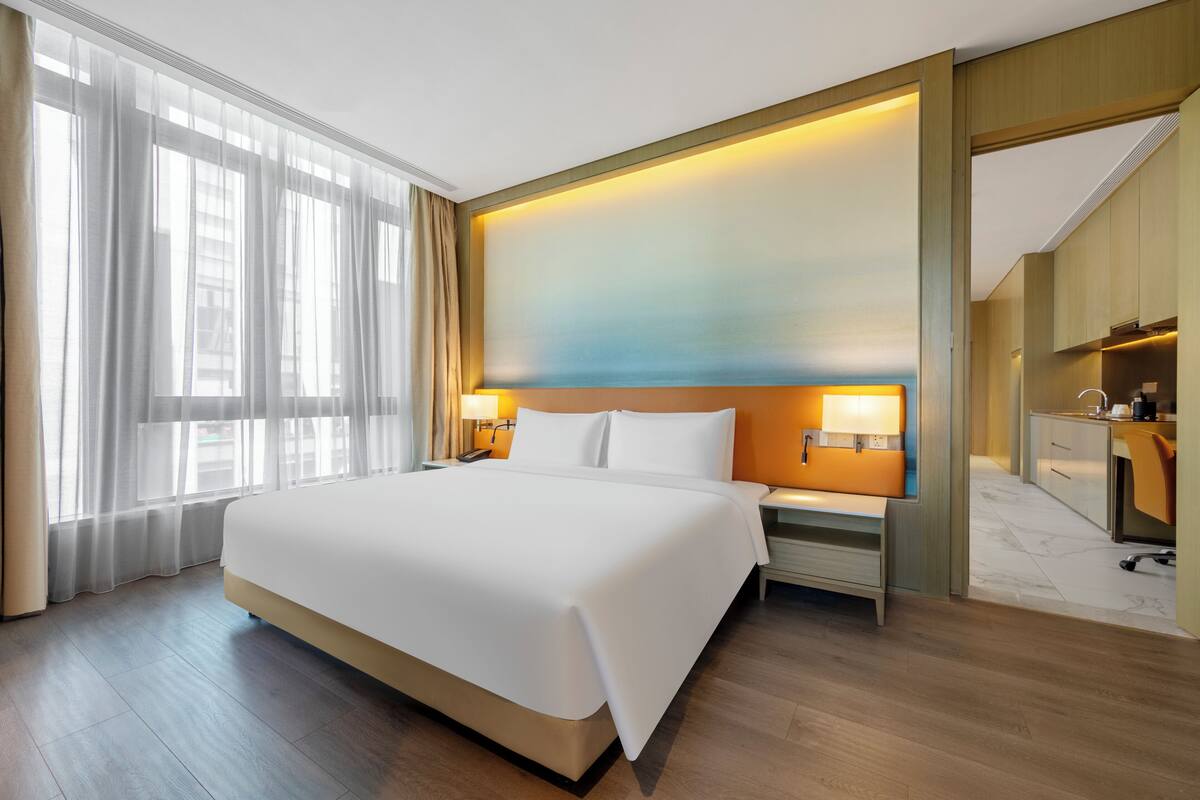 Premier Suite | Down comforters, free minibar, in-room safe, blackout drapes