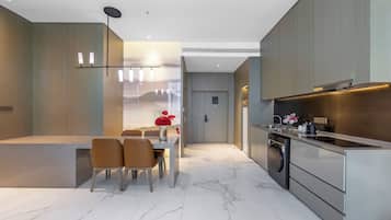 Suite Sénior | Articles gratuits dans le mini-bar, rideaux occultants