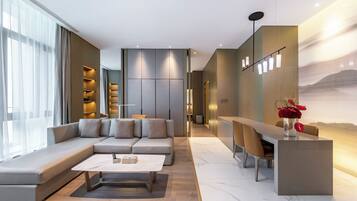 Suite Sénior | Articles gratuits dans le mini-bar, rideaux occultants