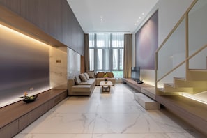 Family Suite | Blackout drapes, iron/ironing board, bed sheets