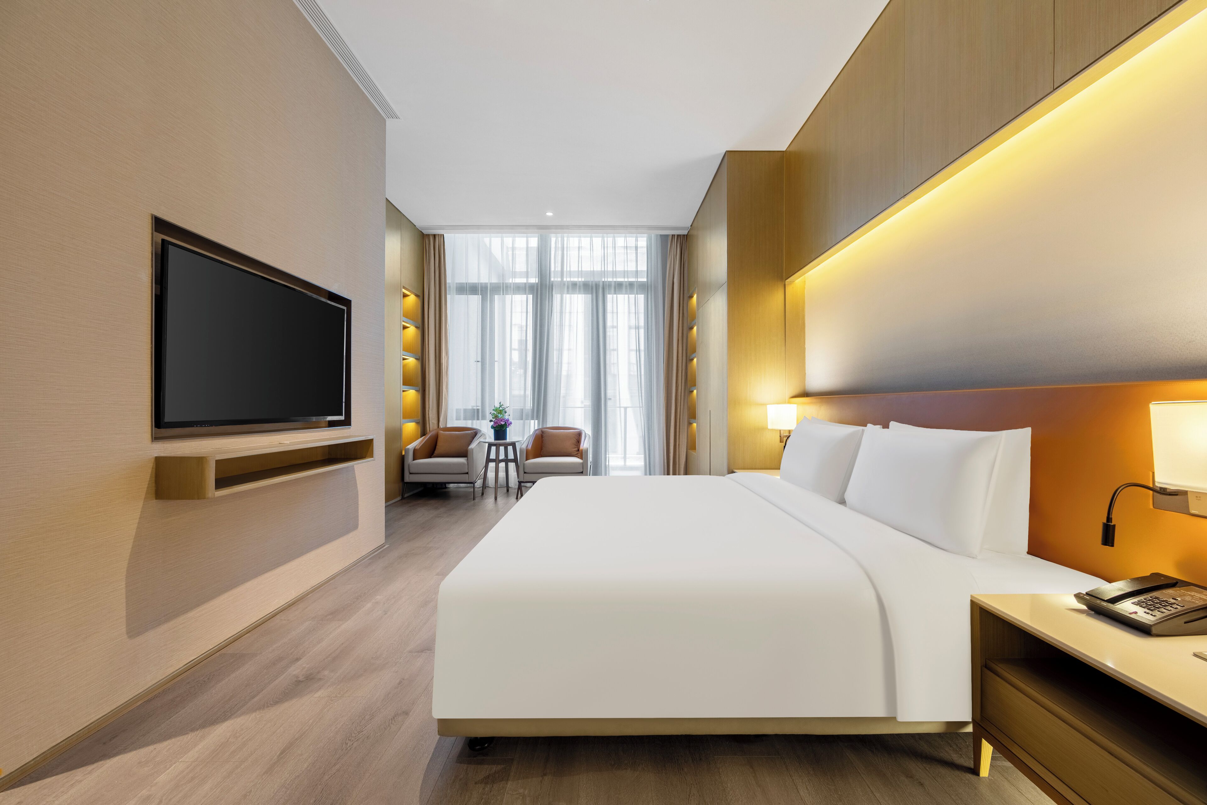 Minibar con artículos gratuitos y cortinas blackout 