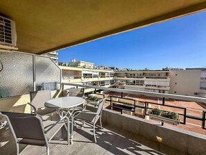 Apartment | Balcony - Beachfront Apartment in La Carihuela (Torremolinos)