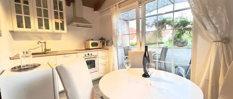 Apartment, 1 Bedroom, Smoking, Balcony | Dining room