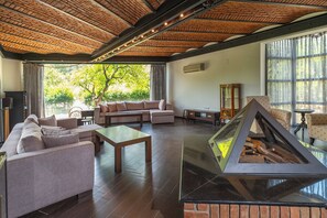 Área de estar no saguão