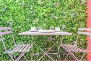 Outdoor dining - MM Suites Reims Centre (Reims)