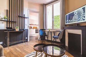 TV, offices - MM Suites Reims Centre (Reims)