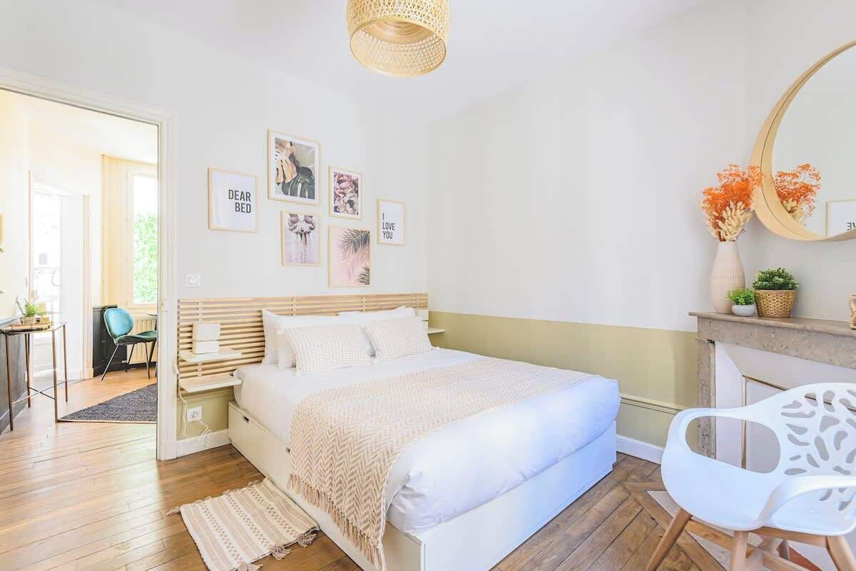 1 slaapkamer, een strijkplank/strijkijzer, wifi