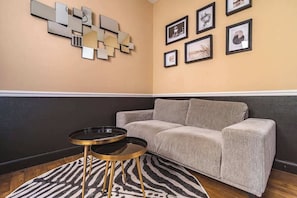 TV, offices - MM Suites Reims Centre (Reims)