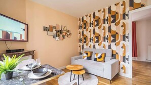 Living area - MM Suites Centre Bacquenois (Reims)