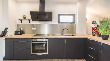 Fridge, microwave, oven, dishwasher