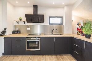 Réfrigérateur, micro-ondes, four, lave-vaisselle