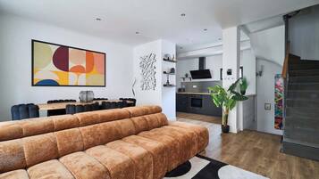Télévision, jeux vidéo, espaces bureaux