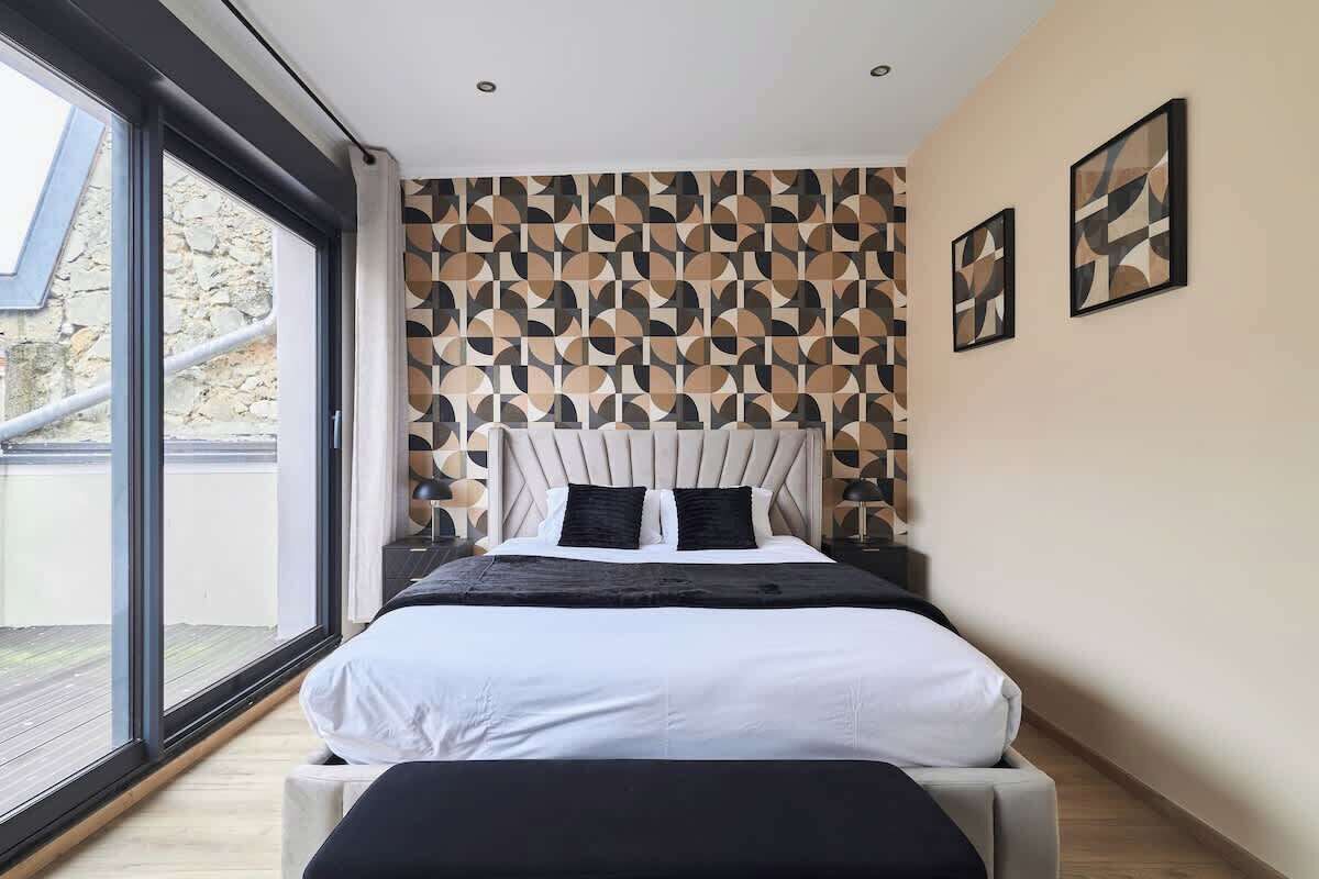 3 bedrooms, iron/ironing board, travel cot, WiFi