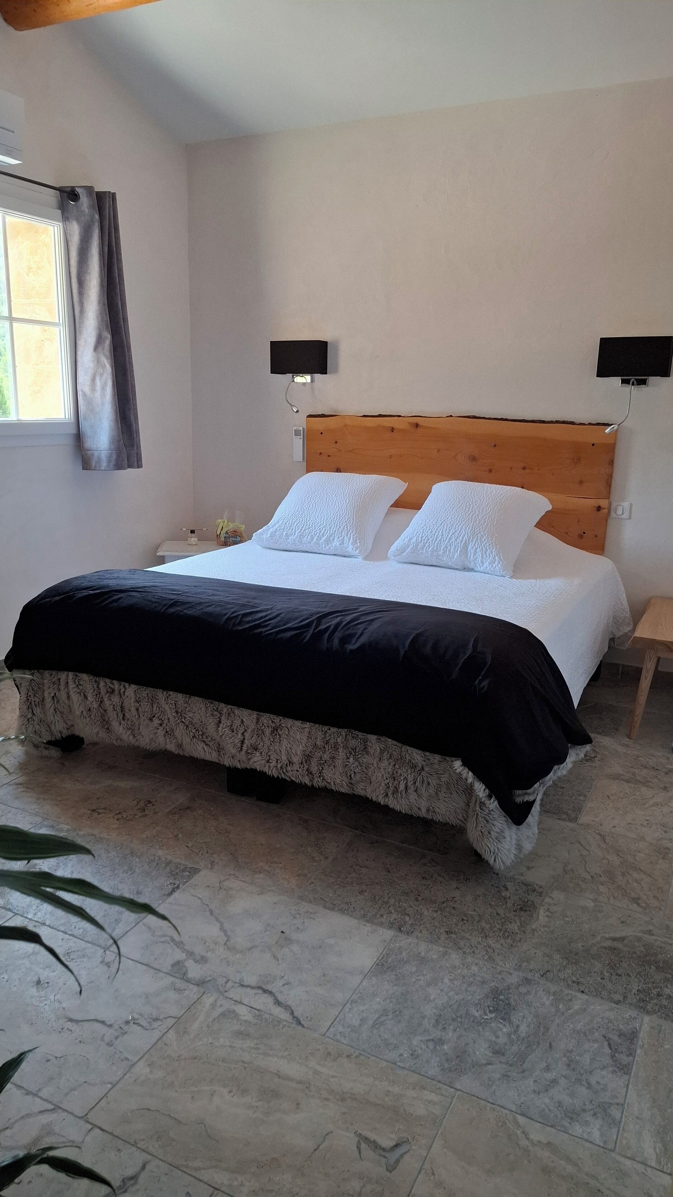 Een kluis op de kamer, verduisterende gordijnen