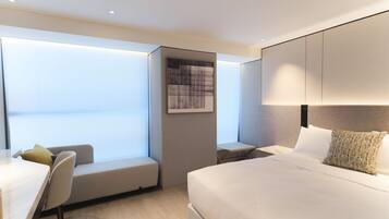 Deluxe-huone, 1 keskisuuri parisänky, tukitangot suihkussa, tupakointi kielletty | Tallelokero huoneessa, silitysrauta/-lauta, ilmainen Wi-Fi