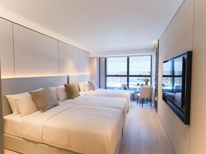 Family Room | In-room safe, iron/ironing board, free WiFi, bed sheets - The Bauhinia Hotel - Central (Hong Kong Island)