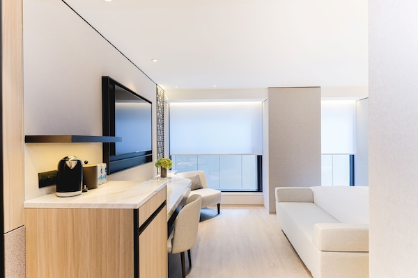 In-room safe, laptop workspace, iron/ironing board, free WiFi
