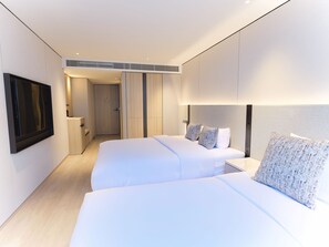 Family Room | In-room safe, iron/ironing board, free WiFi, bed sheets