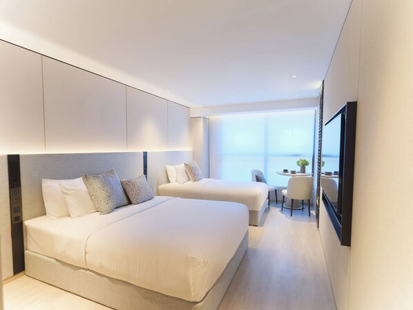 Family Room | In-room safe, iron/ironing board, free WiFi, bed sheets