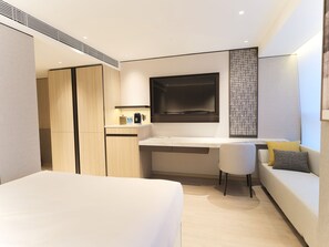 Deluxe Room, 1 Queen Bed, Shower Grab Bars, Non Smoking | In-room safe, iron/ironing board, free WiFi, bed sheets - The Bauhinia Hotel - Central (Hong Kong Island)