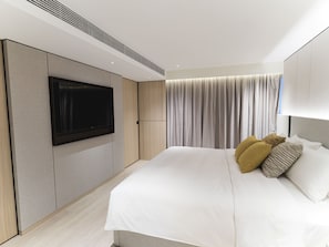 Suite | In-room safe, iron/ironing board, free WiFi, bed sheets - The Bauhinia Hotel - Central (Hong Kong Island)