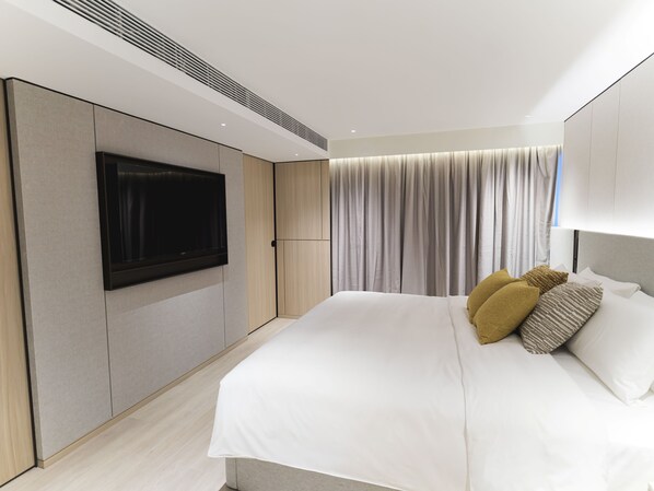 Suite | In-room safe, iron/ironing board, free WiFi