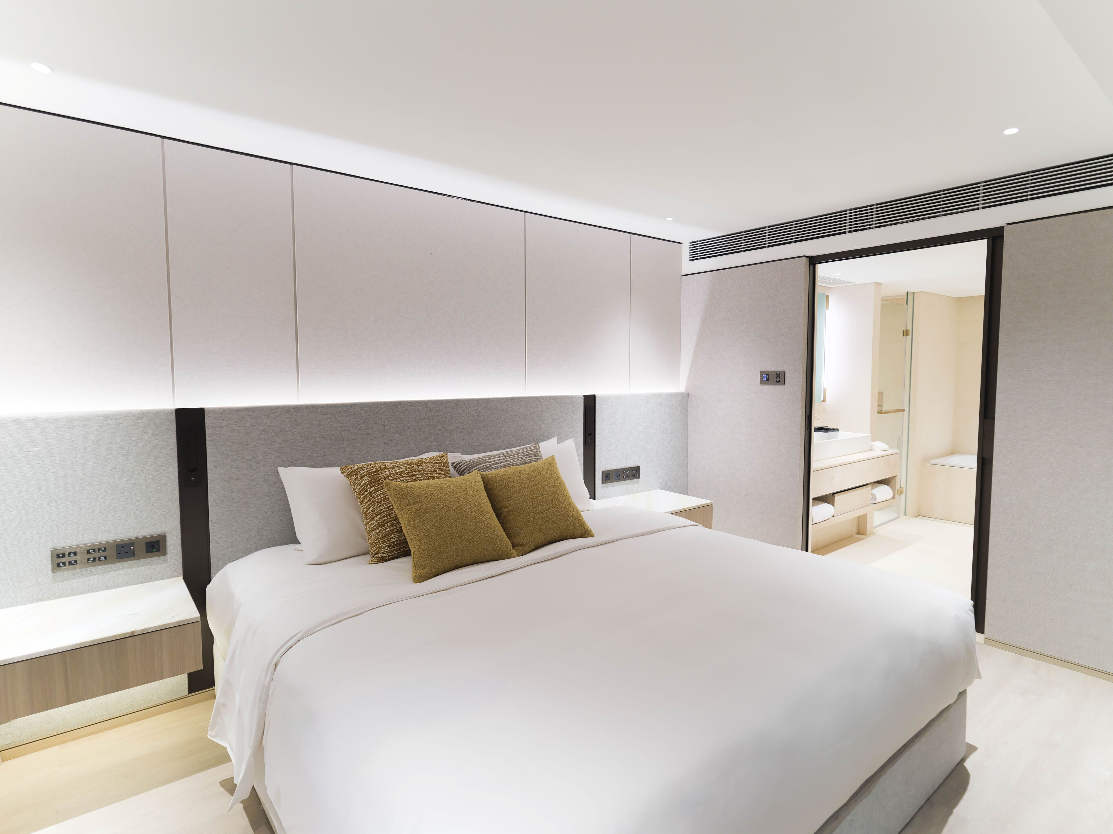 Suite | In-room safe, iron/ironing board, free WiFi, bed sheets