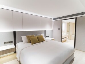 Svíta | Öryggishólf í herbergi, straujárn/strauborð, ókeypis þráðlaus nettenging