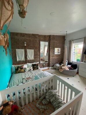 4 bedrooms, WiFi, bed sheets