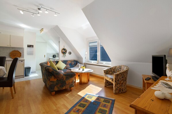 Fernseher, Tischtennisplatte