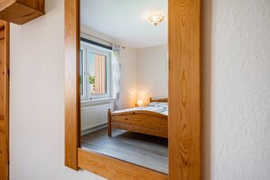 2 slaapkamers, een strijkplank/strijkijzer, wifi, beddengoed