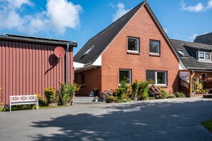 Exterior - Apartment '5' with Shared Terrace, Shared Garden and Wi-Fi (Nordstrand)