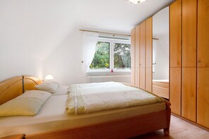 2 bedrooms, iron/ironing board, WiFi, bed sheets - Apartment '5' with Shared Terrace, Shared Garden and Wi-Fi (Nordstrand)