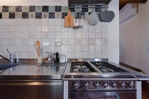 Réfrigérateur, four, plaque de cuisson, lave-vaisselle