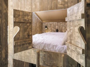 3 bedrooms, free WiFi, bed sheets