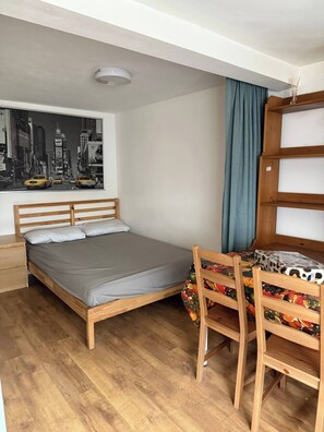 1 bedroom, iron/ironing board, internet, bed sheets