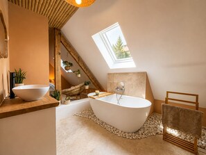 Hair dryer, towels, soap, toilet paper - Travel to Bali - Peaceful and relaxing (Sarreguemines)
