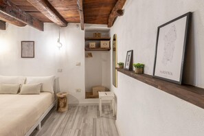1 habitación, tabla de planchar con plancha, internet y ropa de cama
